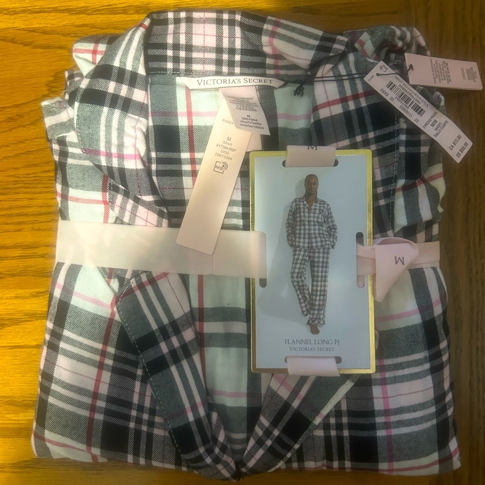 Victoria’s Secret Long Flannel Pajamas Size Medium NWT.